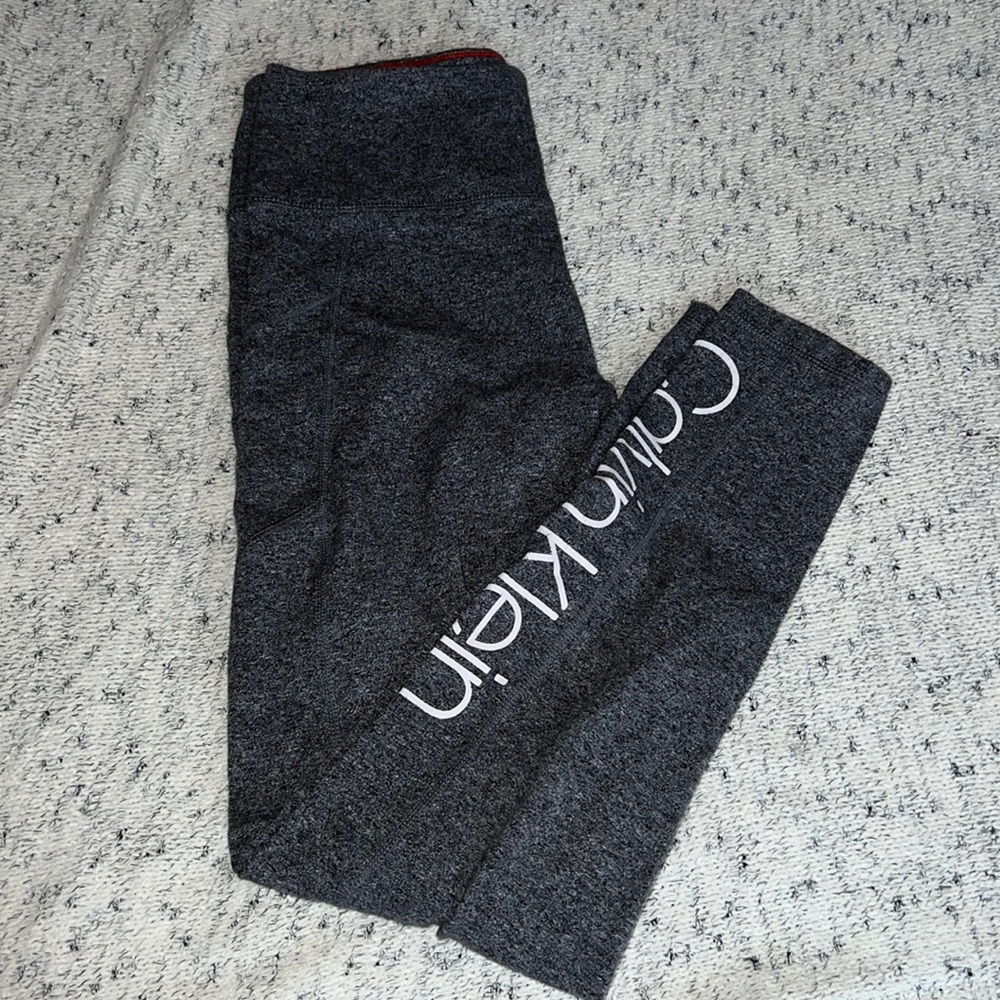 size small Calvin Klein leggings in gray